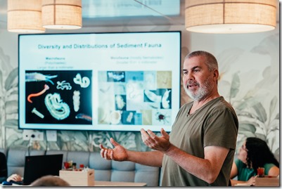 Matthew Lee, Associate Professor at the Centro i~mar gives a presentation to the crew eegarding his resarch in the Mass aboard RV Falkor (too).